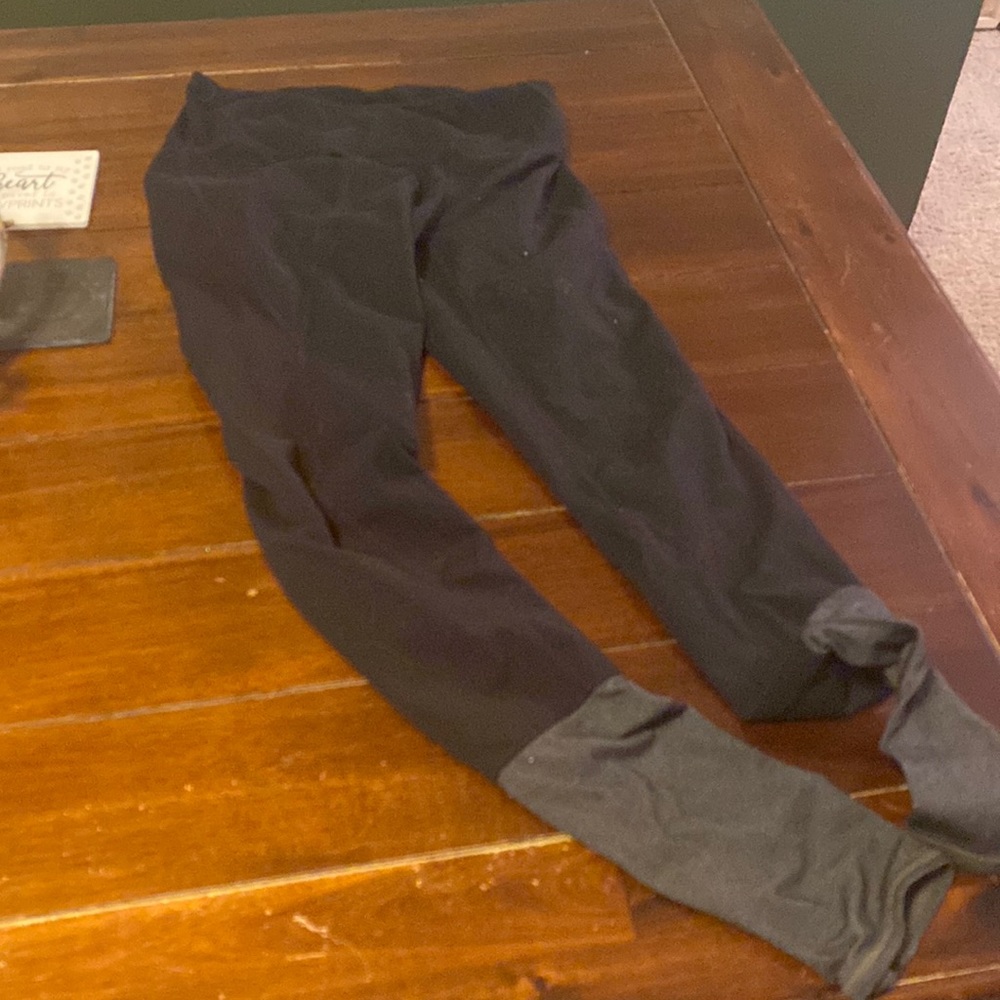 Athletes leggings. Black and grey